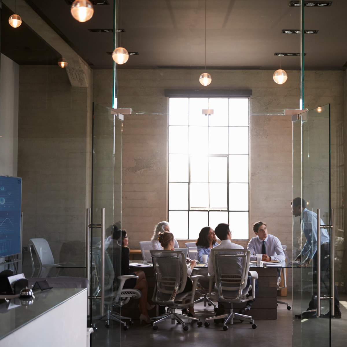 Stream S1 Pro - Wireless HDMI Cable - People meeting in a meeting room | Marmitek