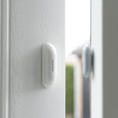 Sense SI - Door sensor - Ambiance Image of a door sensor on an open window | Marmitek