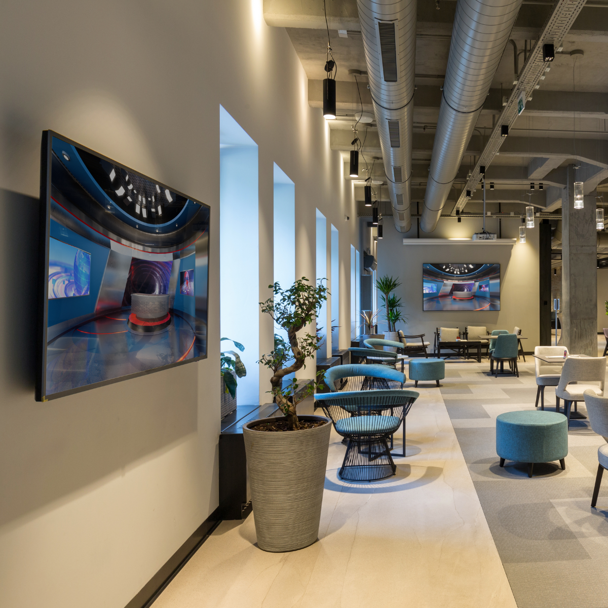 MegaView 91  - HDMI Extender UTP - Ambiance Image of 2 displays in a hotel lobby | Marmitek