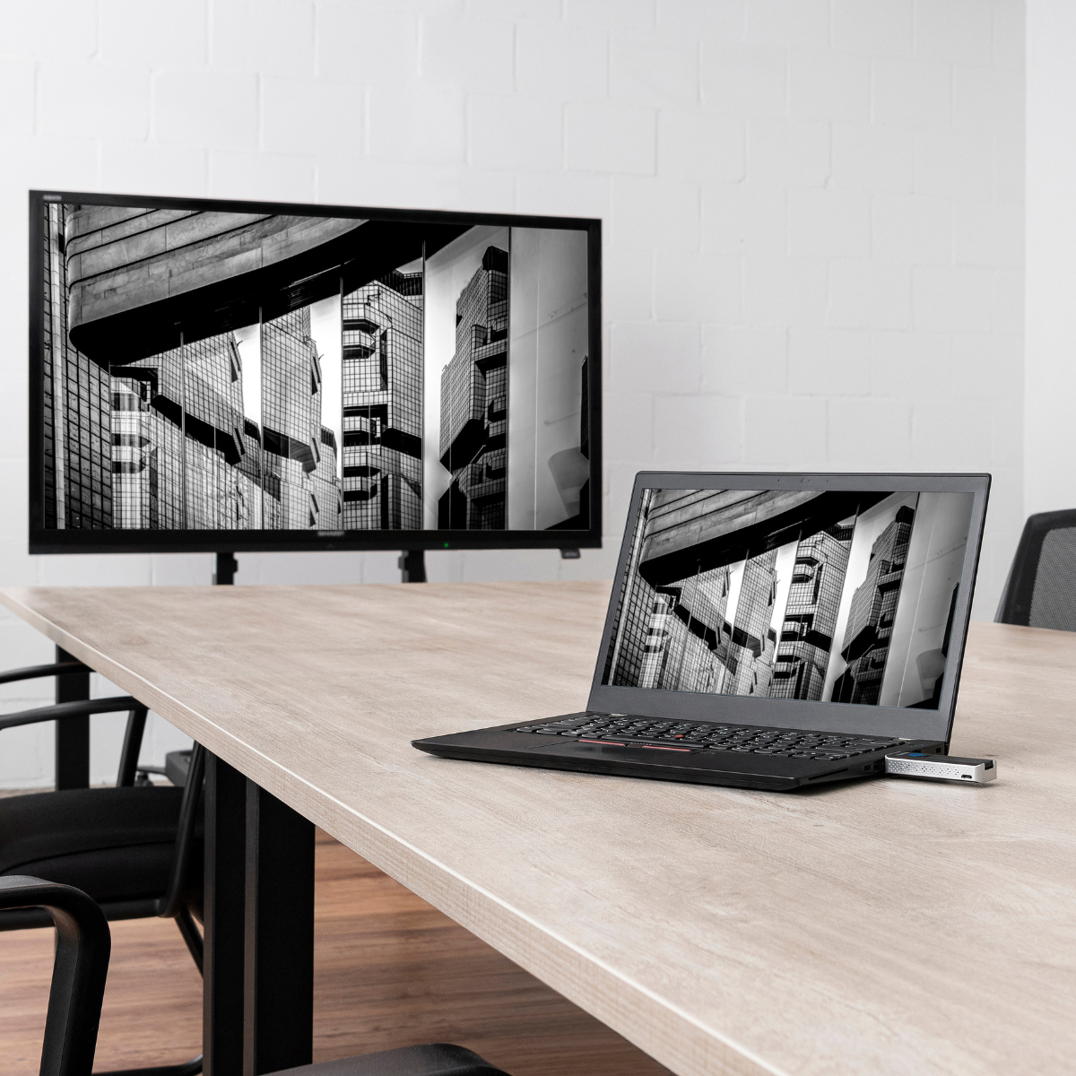 Stream S1 Pro - Wireless HDMI Cable - Laptop and Screen in Meeting Room | Marmitek