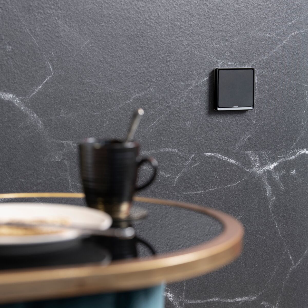 Push LE BLK - Zigbee switch -  Ambiance Image of Push LE BLK mounted on wall | Marmitek