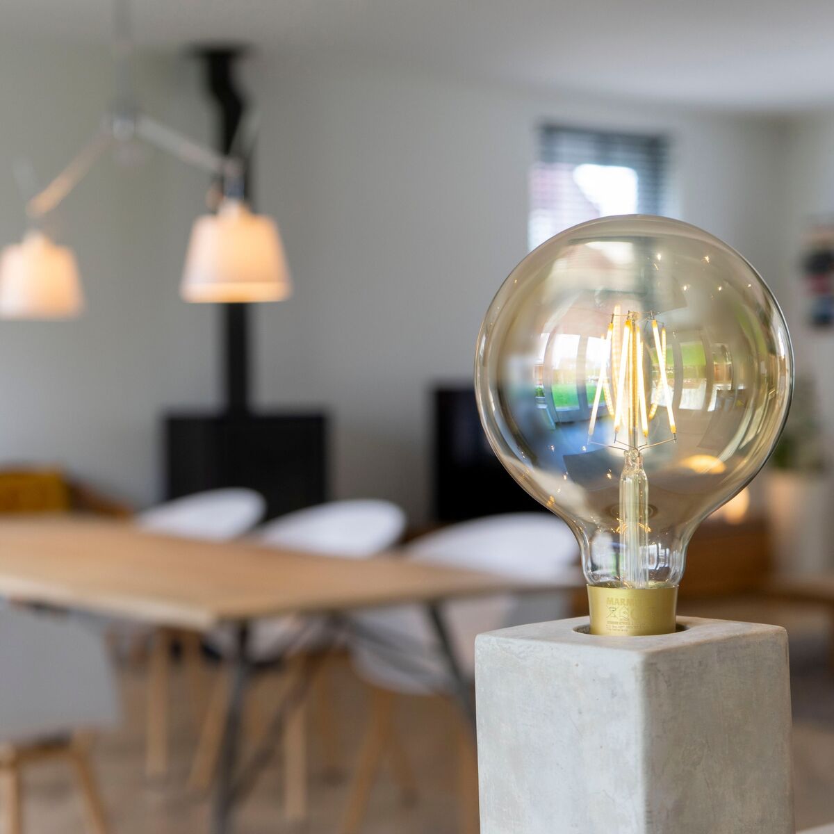 Glow LI - Filament bulb - Ambiance Image of Glow LI in a living room | Marmitek